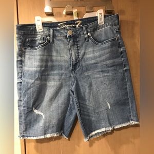 Seven7 SUNSET BERMUDA Women’s Frey Hem Distressed Denim Blue Pre-Owned 8” Inseam